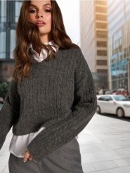 Sweter - szary. Szare swetry nierozpinane damskie Sinsay, l, bez wzorów, ze splotem, bez kołnierzyka, bez ramiączek. Za 69.99 zł.