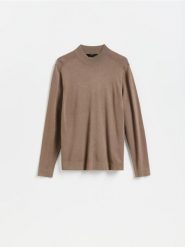 Gładki sweter z półgolfem - brązowy. Brązowe swetry męskie Reserved, l, bez wzorów, z dzianiny, bez kołnierzyka, bez ramiączek. Za 129.99 zł.