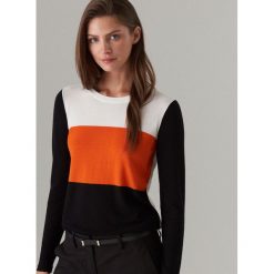 Sweter w bloki kolorów z wiskozy - Pomarańczowy. Brązowe swetry nierozpinane damskie Mohito, l, bez wzorów, bez kołnierzyka, bez ramiączek. Za 69.99 zł.
