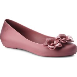 Baleriny ZAXY - Flower Fem 82529 Pink 16334 BB285003 02064. Czerwone balerinki damskie Zaxy, bez wzorów, z tworzywa sztucznego, bez obcasa, bez zapięcia. W wyprzedaży za 149.00 zł.