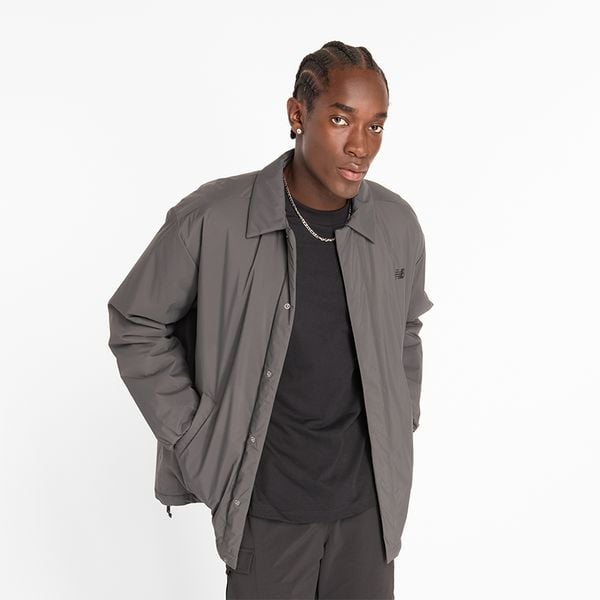 Kurtka męska New Balance MJ43504ACK – szara. Szare kurtki męskie New Balance, m, bez wzorów, z materiału, klasyczne, bez kaptura. Za 399.99 zł.