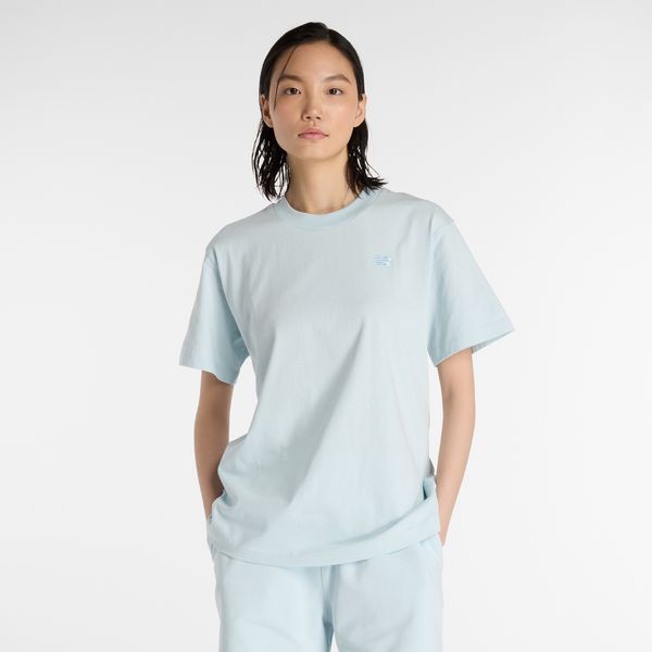 Koszulka damska New Balance WT41501FRL – niebieska. Niebieskie bluzki damskie New Balance, s, bez wzorów, z materiału, eleganckie, bez kołnierzyka, bez ramiączek. Za 169.99 zł.