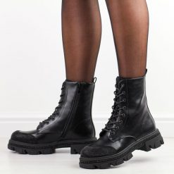 Czarne trapery damskie S.Barski 42-982. Czarne trapery damskie S.BARSKI, ze skóry, bez zapięcia. Za 269.00 zł.