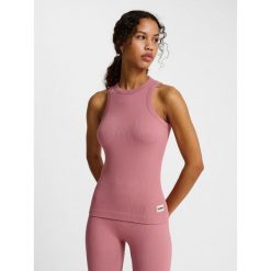 Damski bezszwowy tank top Hummel Pulse. Fioletowe topy damskie Hummel, bez wzorów, z materiału, sportowe, bez kołnierzyka, bez ramiączek. Za 163.50 zł.
