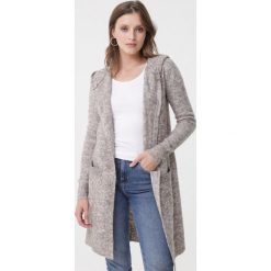 Beżowy Kardigan Charley. Brązowe kardigany damskie Born2be, l, bez wzorów, z dzianiny, bez kołnierzyka. Za 119.99 zł.