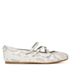 Baleriny Guess. Szare balerinki damskie Guess, z aplikacjami, bez obcasa, bez zapięcia. Za 379.99 zł.