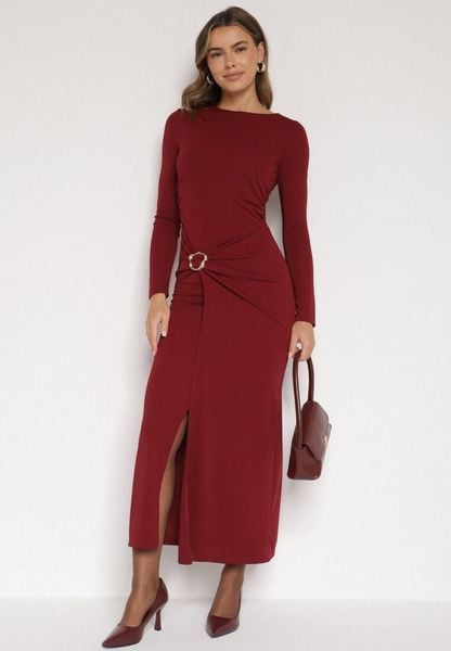 Bordowa Sukienka Koktajlowa z Aplikacją z Marszczeniem na Biodrach Rariana. Czerwone sukienki damskie Born2be, na imprezę, l, z aplikacjami, eleganckie, bez kołnierzyka, bez ramiączek. Za 129.99 zł.