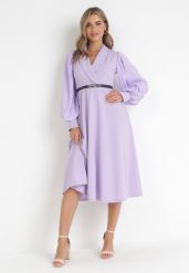 Fioletowa Sukienka Rozkloszowana z Paskiem Aidyn. Fioletowe sukienki damskie Born2be, na imprezę, bez wzorów, eleganckie, bez kołnierzyka, bez ramiączek, midi, kopertowe. Za 119.99 zł.