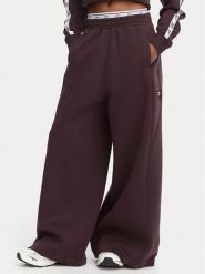 Reebok Spodnie dresowe Aleksandra RK25682CCW Brązowy ciemny Regular Fit. Brązowe spodnie dresowe damskie Reebok, bez wzorów, z bawełny. Za 259.99 zł.