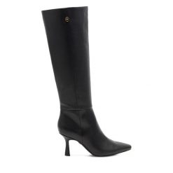 Kozaki Nine West. Czarne kozaki damskie Nine West, bez wzorów, bez obcasa, na szpilce, bez zapięcia. Za 329.99 zł.