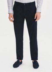PAKO LORENTE – Granatowe spodnie chino. Eleganckie spodnie męskie Pako Lorente, bez wzorów, z bawełny. Za 149.99 zł.