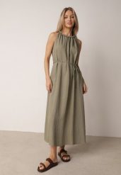 Zielona Wiskozowa Sukienka Bez Rękawów z Warkoczowym Splotem przy Dekolcie Shirineli. Zielone sukienki damskie Born2be, na co dzień, l, bez wzorów, z tkaniny, boho, bez kołnierzyka, plus size, bez ramiączek, maxi, proste. Za 109.99 zł.