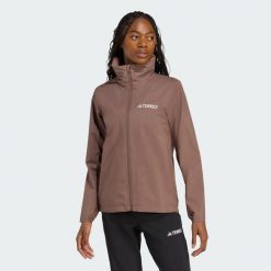 Kurtka Multi Essentials 2L Rain. Brązowe kurtki sportowe damskie Adidas, l, bez wzorów, bez ramiączek, bez kaptura, trekkingowe, climaproof (adidas). Za 439.00 zł.
