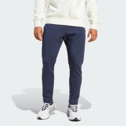 Spodnie Juventus Seasonal Doubleknit. Niebieskie spodnie sportowe męskie Adidas, s, bez wzorów, z dresówki, do piłki nożnej. Za 329.00 zł.