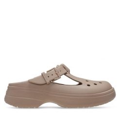 Klapki Crocs. Brązowe klapki damskie Crocs, bez wzorów, bez obcasa, bez zapięcia. Za 159.99 zł.