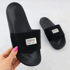 Klapki damskie plażowe basenowe czarne SS274716. Czarne klapki damskie BIG STAR, bez wzorów, z materiału, retro, bez obcasa, bez zapięcia. Za 79.99 zł.