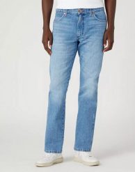 WRANGLER GREENSBORO MĘSKIE SPODNIE JEANSOWE JEANSY BLUE BILL W15QEH40O 112331094. Niebieskie spodnie materiałowe męskie Wrangler, bez wzorów, z bawełny, z obniżonym stanem. Za 229.99 zł.