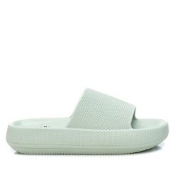 Sandały Xti 44489-AQUA dla kobiet. Białe sandały damskie Xti, bez wzorów, z materiału, bez obcasa, bez zapięcia. Za 121.70 zł.