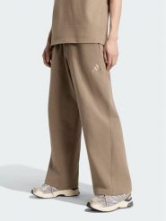 Adidas Spodnie dresowe Kit Small Logo Wide KW2339 Beżowy Relaxed Fit. Brązowe spodnie materiałowe męskie Adidas, l, bez wzorów, z bawełny. Za 278.99 zł.