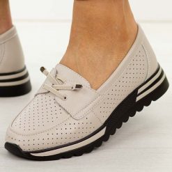 Beżowe ażurowe skórzane półbuty damskie S.Barski 7066. Brązowe półbuty damskie S.BARSKI, na jesień, w ażurowe wzory, z jeansu, casualowe, z okrągłym noskiem, bez obcasa, na płaskiej podeszwie, bez zapięcia. Za 239.00 zł.