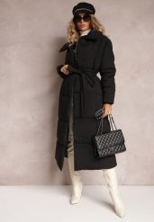 Czarna Długa Kurtka Pikowana Płaszcz z Paskiem Adellesstta. Czarne płaszcze damskie Renee, l, z aplikacjami, eleganckie, bez kołnierzyka, bez kaptura. Za 269.99 zł.