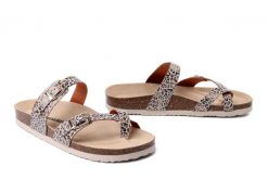 DR. BRINKMANN 700932-23 bronze, klapki damskie. Brązowe klapki damskie Dr. Brinkmann, na lato, bez wzorów, ze skóry, bez obcasa, bez zapięcia. Za 148.67 zł.