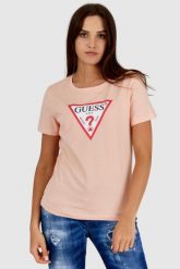 GUESS Brzoskwiniowy t-shirt damski z trójkątnym logo. Brązowe t-shirty damskie Guess, m, z aplikacjami, bez kołnierzyka, bez ramiączek. W wyprzedaży za 99.99 zł.