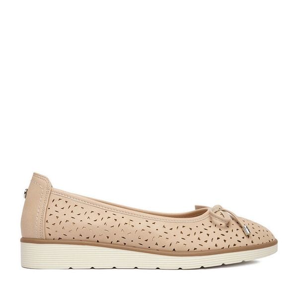 Baleriny Go Soft. Czerwone balerinki damskie GO SOFT, bez wzorów, bez obcasa, bez zapięcia. Za 99.99 zł.