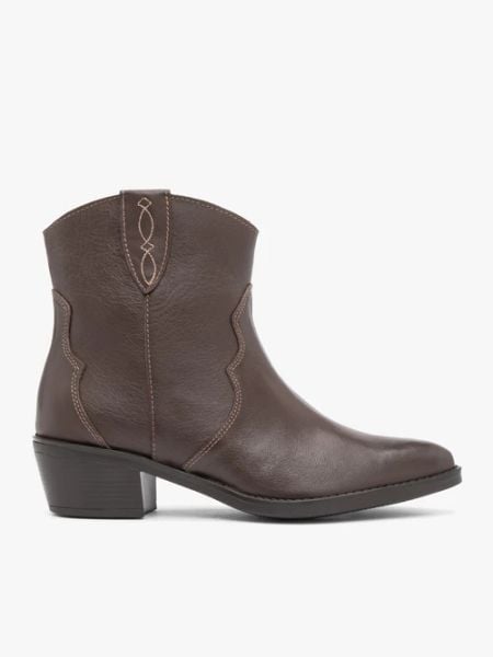 Brązowe botki kowbojki. Brązowe botki damskie Ryłko, na wiosnę, bez wzorów, ze skóry, eleganckie, za kostkę, bez obcasa, na obcasie, bez zapięcia. Za 529.99 zł.