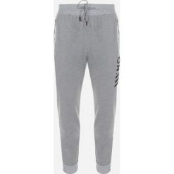 Szare Spodnie Dresowe Teodosyne. Szare spodnie materiałowe męskie Born2be, l, bez wzorów, z dresówki. Za 64.99 zł.