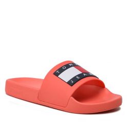 Klapki Tommy Jeans. Czarne klapki damskie Tommy Jeans, bez wzorów, z jeansu, bez obcasa, bez zapięcia. Za 249.99 zł.