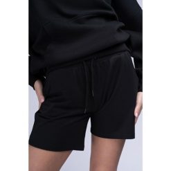 Szorty damskie Lonsdale Battlesden. Białe szorty damskie Lonsdale, bez wzorów, z bawełny. Za 168.50 zł.