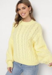 Żółty Sweter z Wełną Zdobiony Warkoczowym Splotem Lakkaria. Żółte swetry nierozpinane damskie Born2be, z aplikacjami, z jeansu, eleganckie, bez kołnierzyka, bez ramiączek. Za 159.99 zł.