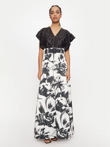 Rinascimento Sukienka wieczorowa CFC0120284003 Kolorowy Regular Fit. Sukienki damskie Rinascimento, xs, bez wzorów, z syntetyku, wizytowe, bez kołnierzyka, bez ramiączek. Za 639.99 zł.