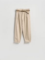 Jeansy paperbag z paskiem - beżowy. Brązowe jeansy damskie Reserved, bez wzorów, z bawełny. Za 149.99 zł.