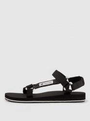 4F Sandały SVING damskie - czarne 37. Czarne sandały damskie 4F, bez wzorów, z gumy, bez obcasa, bez zapięcia. Za 129.99 zł.