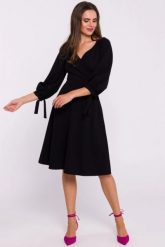 Rozkloszowana sukienka z kopertowym dekoltem czarna. Czarne sukienki damskie Stylove, na jesień, xl, bez wzorów, eleganckie, bez kołnierzyka, bez ramiączek, kopertowe. Za 349.00 zł.