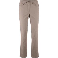 Sweter ze sztrasami bonprix ciemnobrązowo-złocisty. Brązowe jeansy damskie bonprix, bez wzorów, bez kołnierzyka, bez ramiączek. Za 129.99 zł.