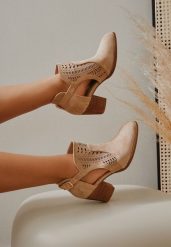 Beżowe Botki Kowbojki Vices na Obcasie z Ażurową Cholewką i Wycięciem Dorfedi. Brązowe botki damskie Born2be, w ażurowe wzory, z jeansu, eleganckie, bez obcasa, na obcasie, bez zapięcia. Za 129.99 zł.