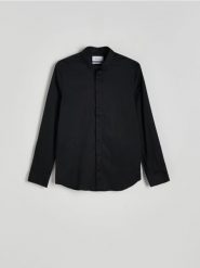 Gładka koszula super slim fit - czarny. Czarne koszule męskie Reserved, l, bez wzorów, z bawełny, bez kołnierzyka, bez ramiączek. Za 119.99 zł.