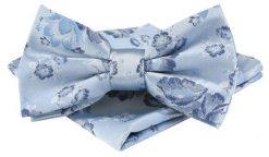 Mucha Męska w Zestawie z Poszetką - Alties - Błękitna w Kwiaty. Niebieskie krawaty i muchy Alties, bez wzorów, eleganckie. Za 65.00 zł.
