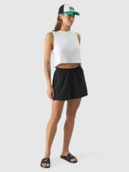 4F Spodenki plażowe damskie - czarne S. Czarne szorty damskie 4F, bez wzorów, z elastanu, wakacyjne. W wyprzedaży za 39.99 zł.