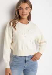 Jasnobeżowy Sweter z Wiskozy Ozdobione Tłoczeniem Harini. Brązowe swetry nierozpinane damskie Born2be, bez wzorów, z jeansu, biznesowe, bez kołnierzyka, bez ramiączek. Za 149.99 zł.