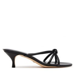 Klapki Guess. Czarne klapki damskie Guess, z aplikacjami, bez obcasa, bez zapięcia. Za 339.99 zł.