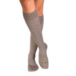 Beżowe skarpetki uciskowe z wełny merynosów 3/4. Brązowe skarpetki damskie OEM, bez wzorów, z wełny. W wyprzedaży za 94.99 zł.