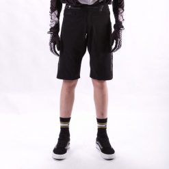 Szorty Stay Strong V2 race. Czarne szorty damskie STAY STRONG, bez wzorów. W wyprzedaży za 290.00 zł.