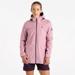 Damska kurtka turystyczna Dare 2B Switch Up II Waterproof. Fioletowe kurtki sportowe damskie Dare 2B, bez wzorów, z materiału, bez ramiączek, bez kaptura, trekkingowe. Za 279.99 zł.