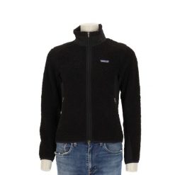 Second life - Kurtka polarowa damska Patagonia Retro-X - Jak nowy. Czarne kurtki sportowe damskie Patagonia, l, bez wzorów, z materiału, bez ramiączek, bez kaptura, trekkingowe. Za 298.16 zł.
