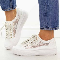 Białe przewiewne trampki damskie Lee Cooper 4480. Białe trampki i tenisówki damskie Lee Cooper, bez wzorów, z jeansu, bez zapięcia. Za 159.00 zł.