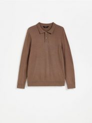 Wiskozowy sweter polo - brązowy. Brązowe swetry męskie Reserved, l, bez wzorów, z dzianiny, bez kołnierzyka, bez ramiączek. Za 119.99 zł.
